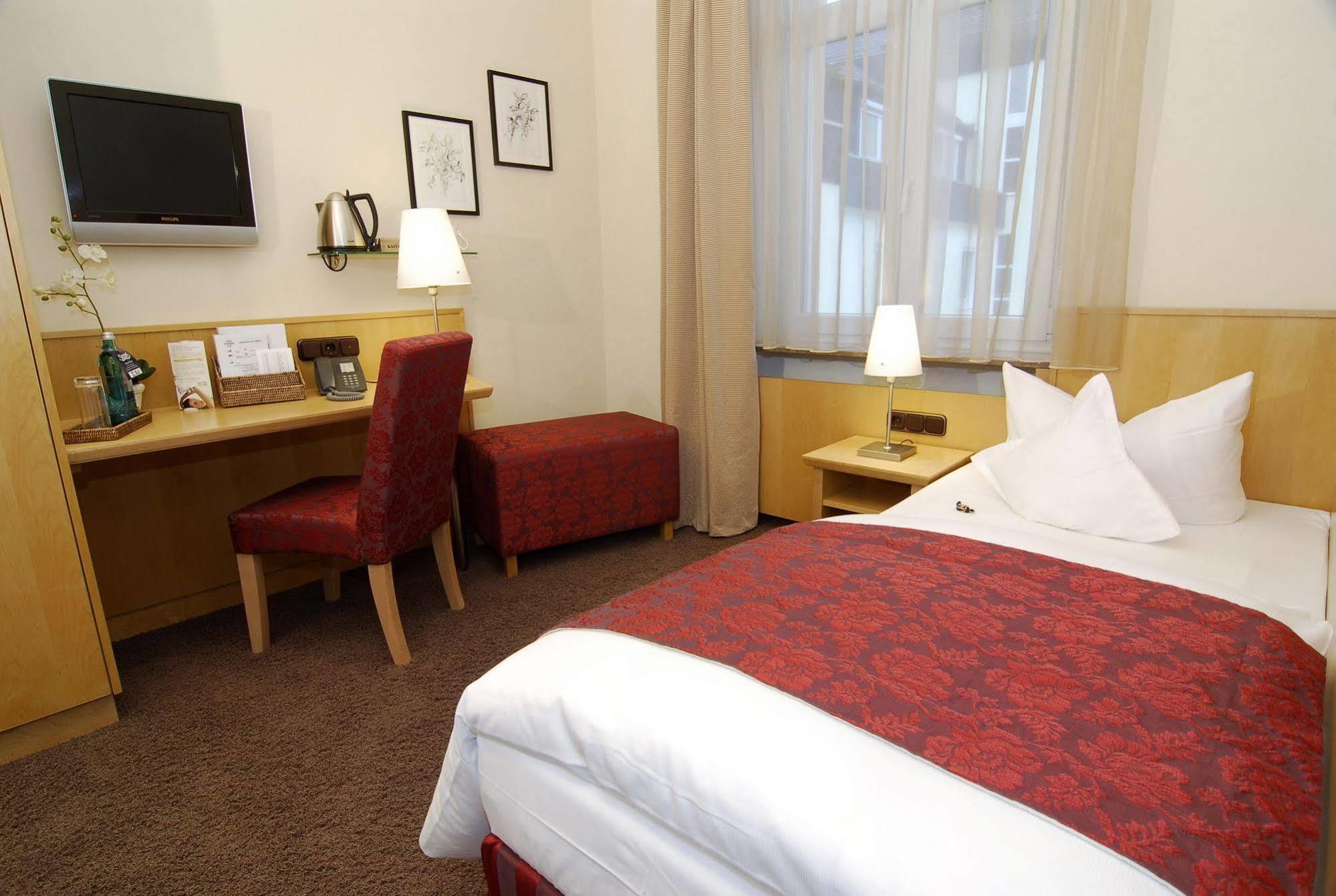 Hotel Deutscher Hof Трир Экстерьер фото